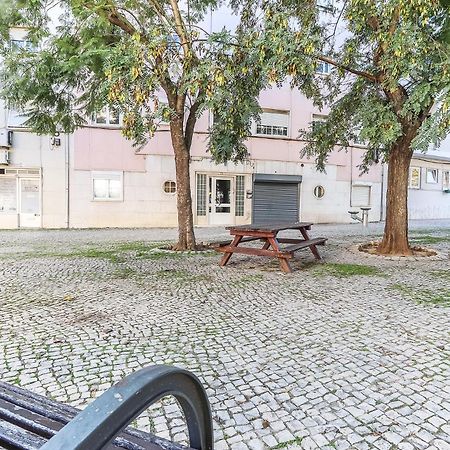 Vita Portucale ! Moscavide Casa Branca W/ Terrace Lisbon Luaran gambar
