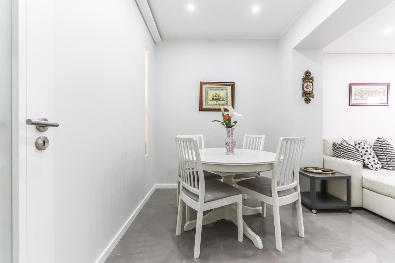 Vita Portucale ! Moscavide Casa Branca W/ Terrace Lisbon Luaran gambar