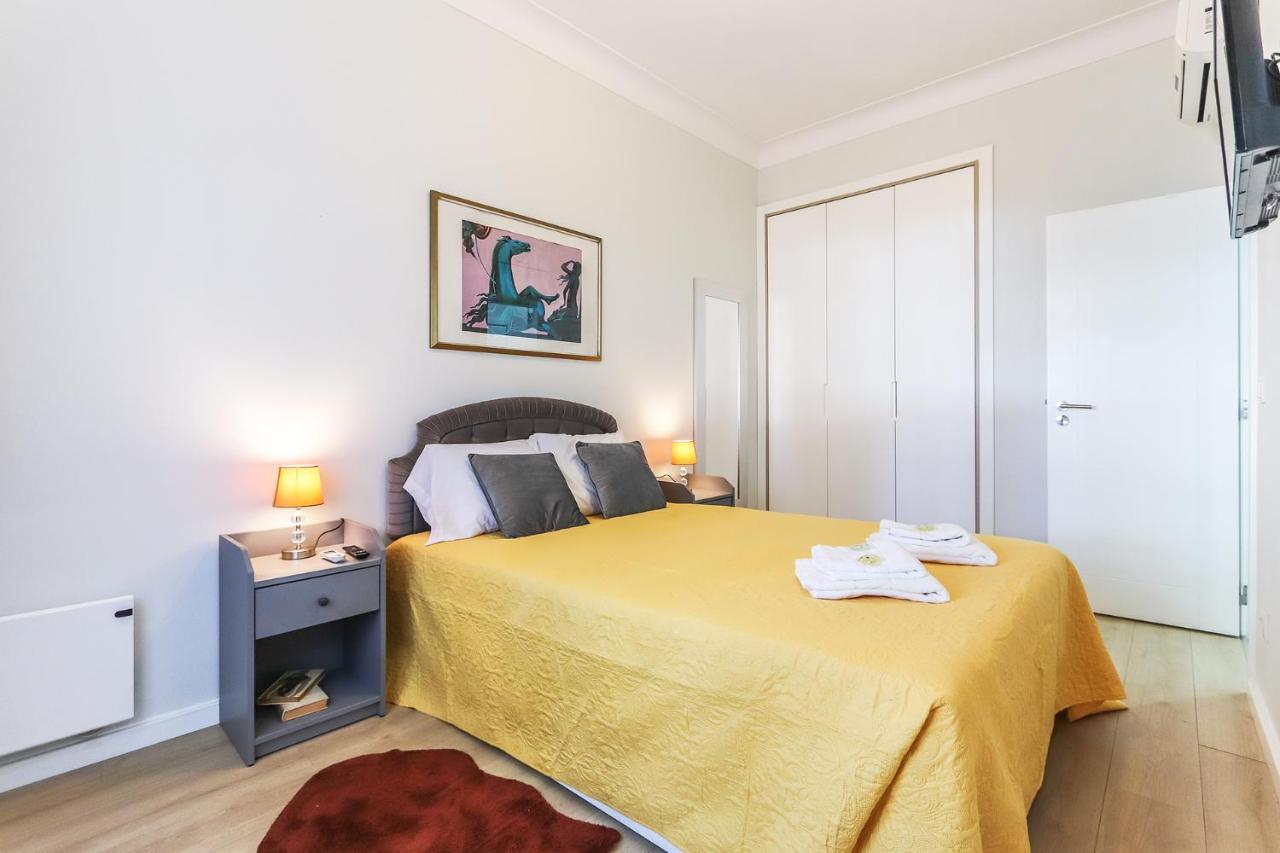 Vita Portucale ! Moscavide Casa Branca W/ Terrace Lisbon Luaran gambar